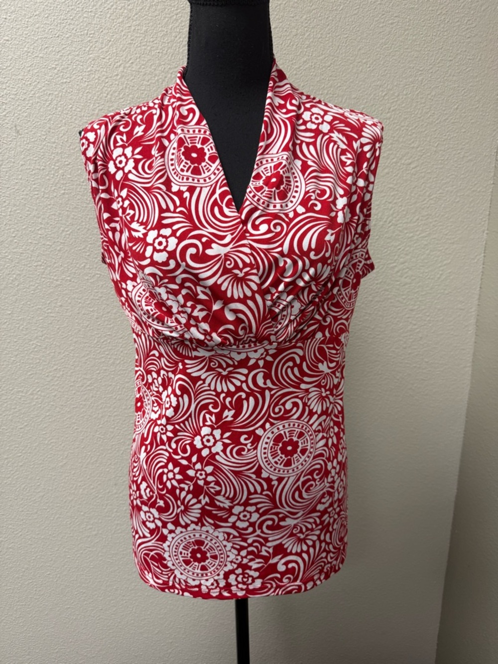 JKLA California Red White Floral Top Ruched V Neck Stretch Blouse Large - Picture 2 of 9